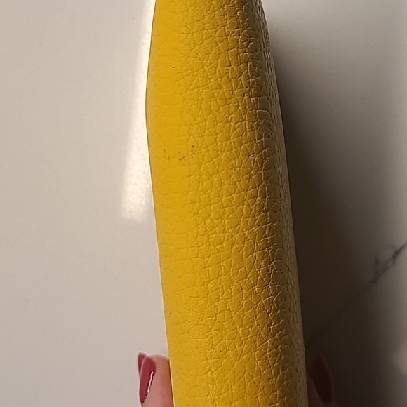 Kate Spade bi-fold yellow wallet - Picture 2 of 9